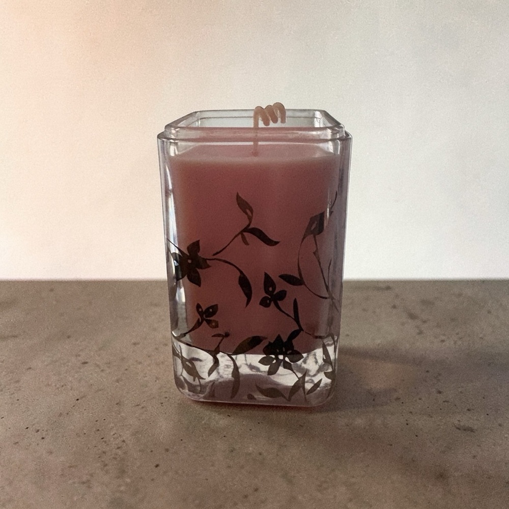 Floral Glass vanilla cake pop 16 oz Candle - Decorative handmade reusable glass - Picture 2 of 3